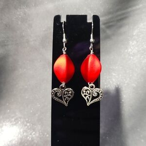 Red dangle earrings with filigree hearts ED-15-059